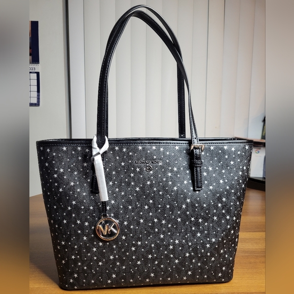 NWT $328.00 Michael Kors Jet Set Charm Hood Star Medium Carryall Tote Bag Black - Picture 1 of 11